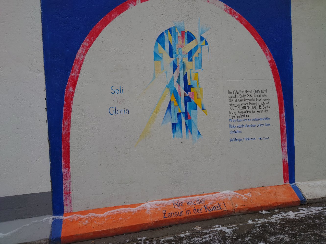 Solo Deo Gloria. East Side Gallery. Berlin.