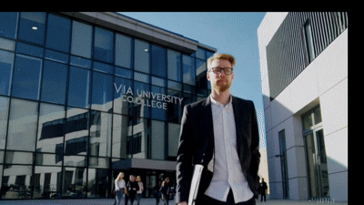 Simon goes to Via University College for lecture on Ai Simon goes to Via University College for lecture on Ai